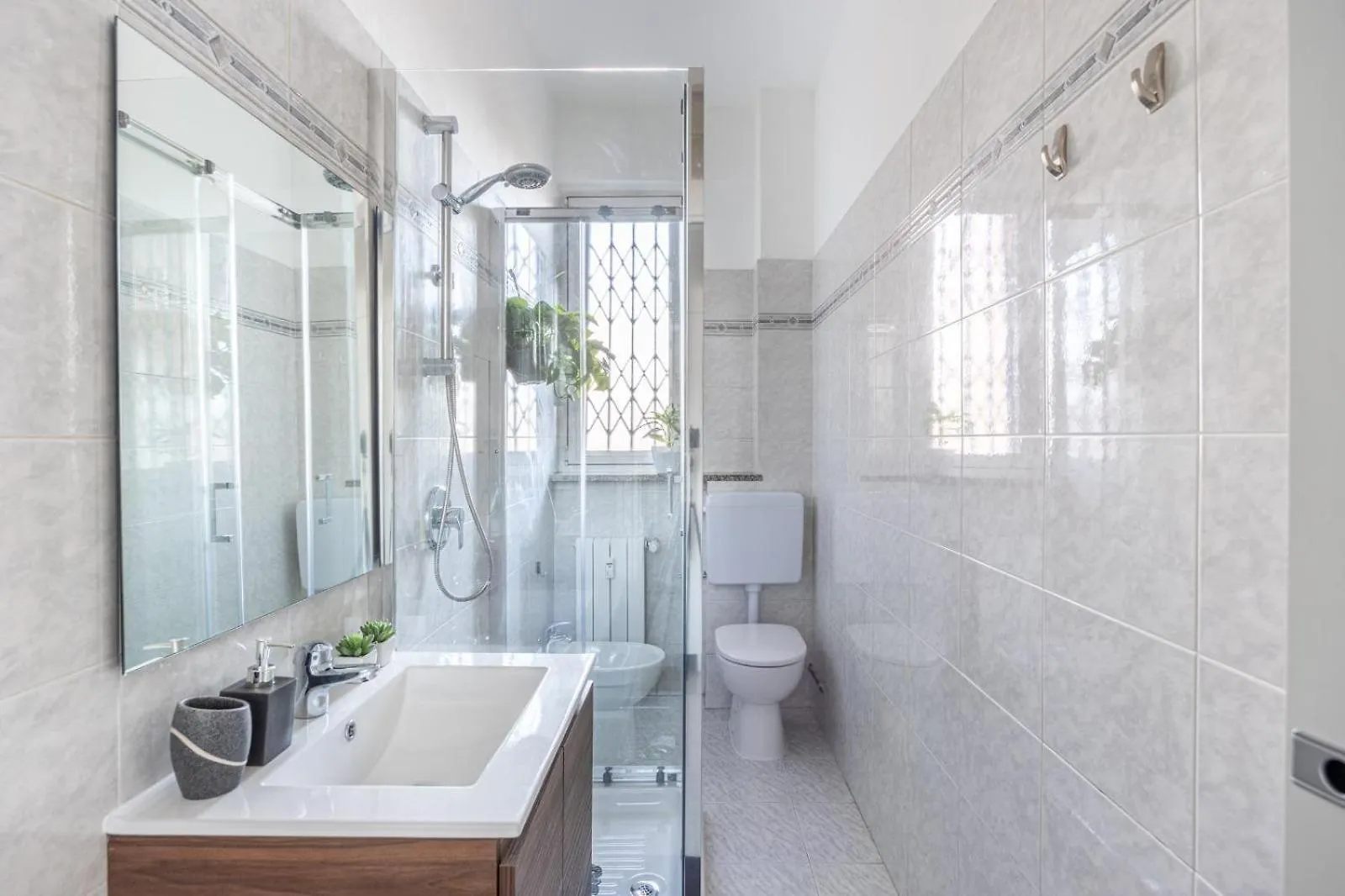 Dreams Little Apartment - M5 Station - Near Center ミラノ 0*,  イタリア